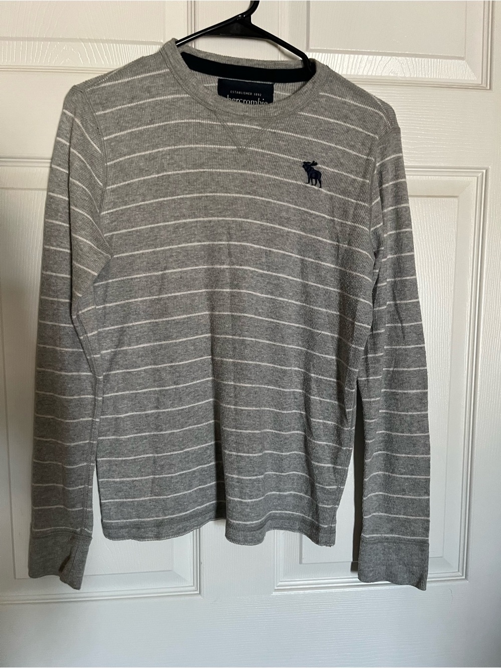 Abercrombie & Fitch Men’s Gray and White Striped Long-Sleeve Crew Shirt